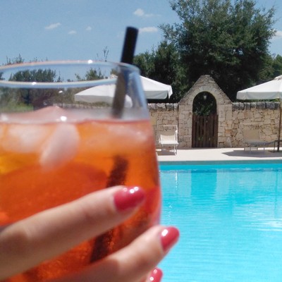 Aperitivo in piscina 